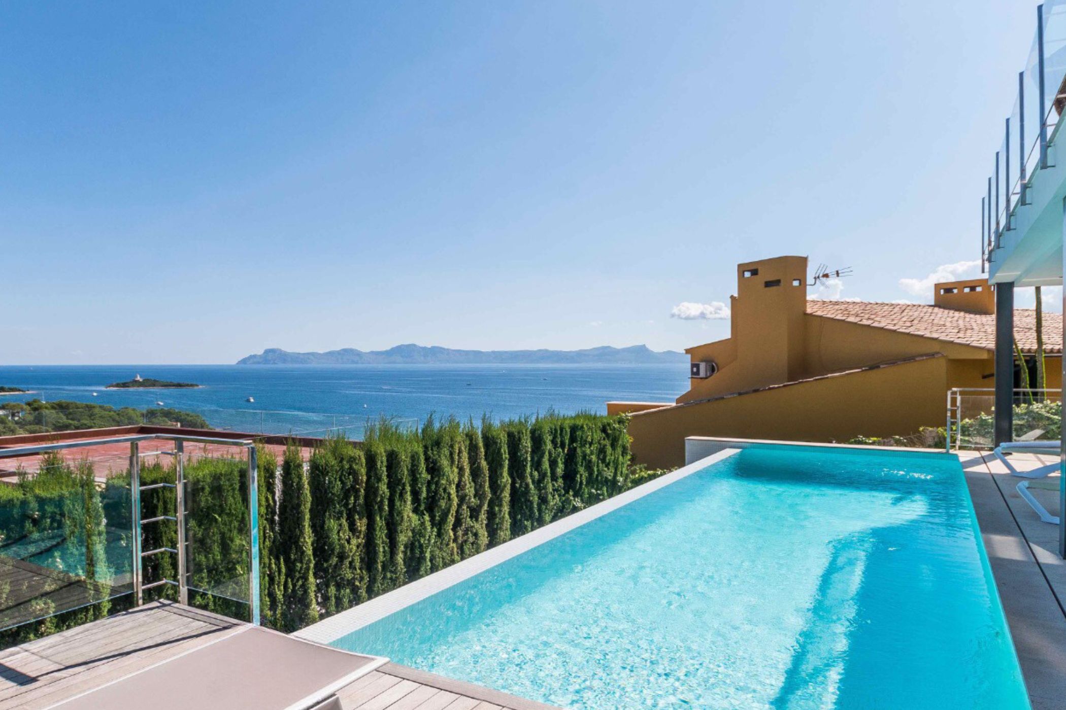 The View — Alcanada, Majorka